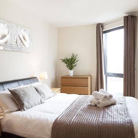 Cheltenham Plaza Apartments Ashchurch الغرفة الصورة