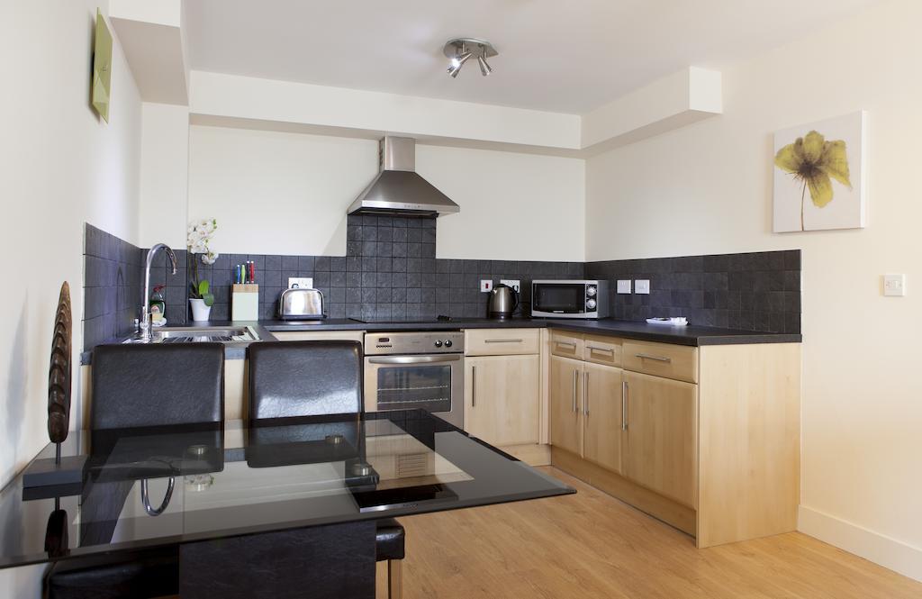 Cheltenham Plaza Apartments Ashchurch المظهر الخارجي الصورة