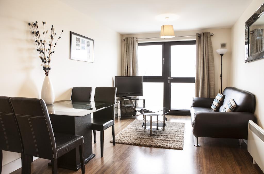 Cheltenham Plaza Apartments Ashchurch المظهر الخارجي الصورة
