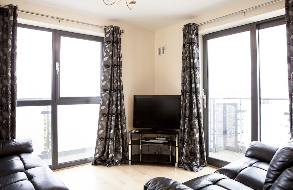 Cheltenham Plaza Apartments Ashchurch المظهر الخارجي الصورة