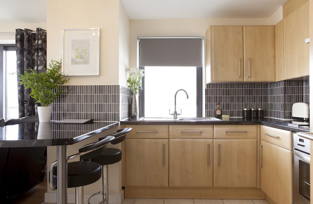 Cheltenham Plaza Apartments Ashchurch المظهر الخارجي الصورة