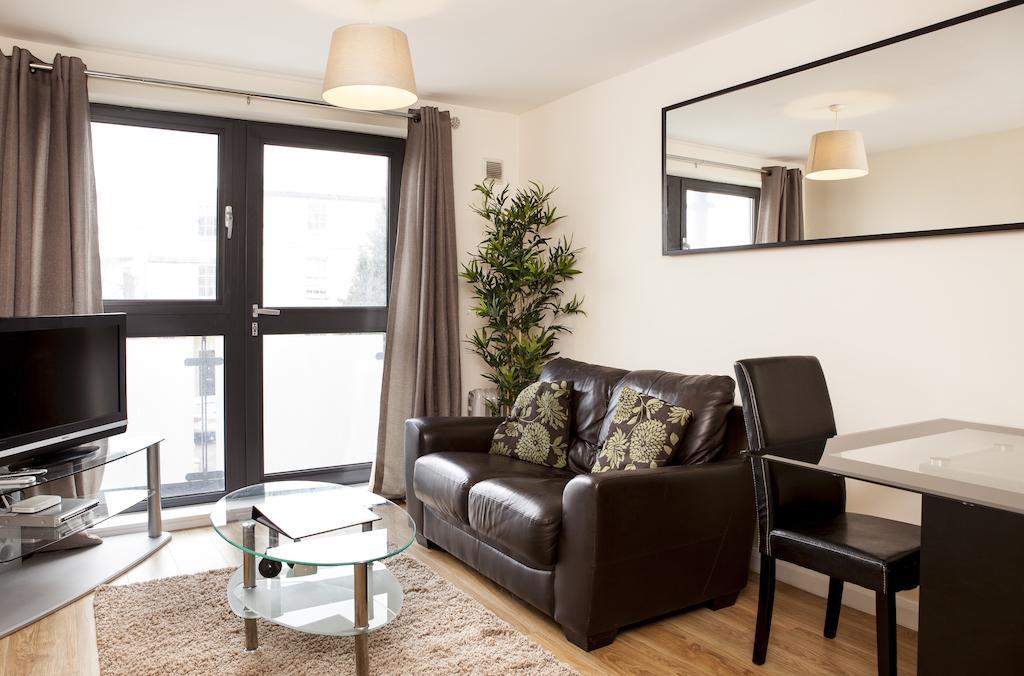 Cheltenham Plaza Apartments Ashchurch المظهر الخارجي الصورة