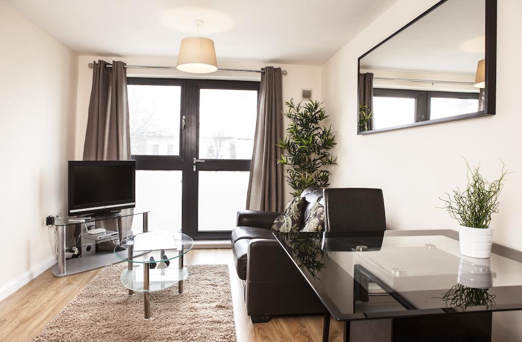 Cheltenham Plaza Apartments Ashchurch المظهر الخارجي الصورة