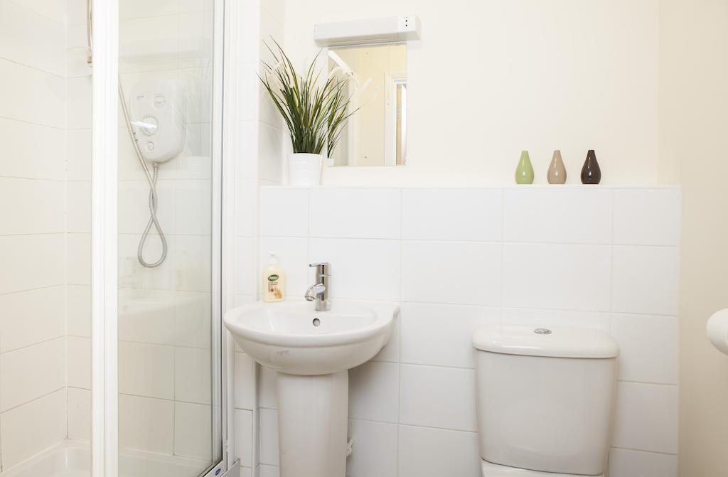 Cheltenham Plaza Apartments Ashchurch المظهر الخارجي الصورة