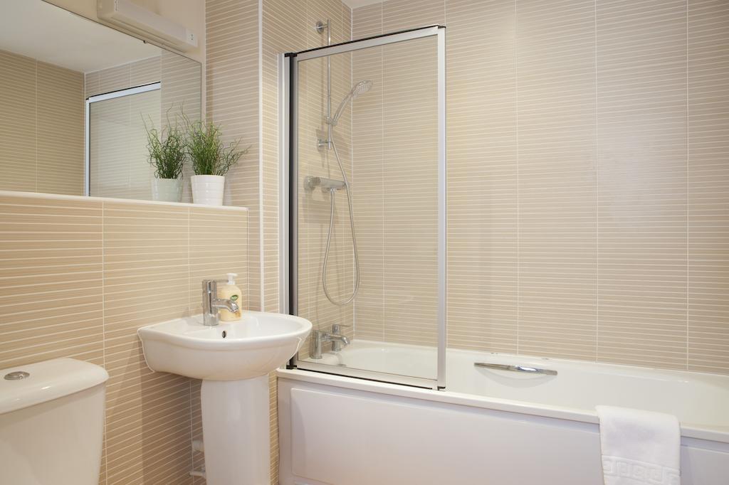 Cheltenham Plaza Apartments Ashchurch المظهر الخارجي الصورة