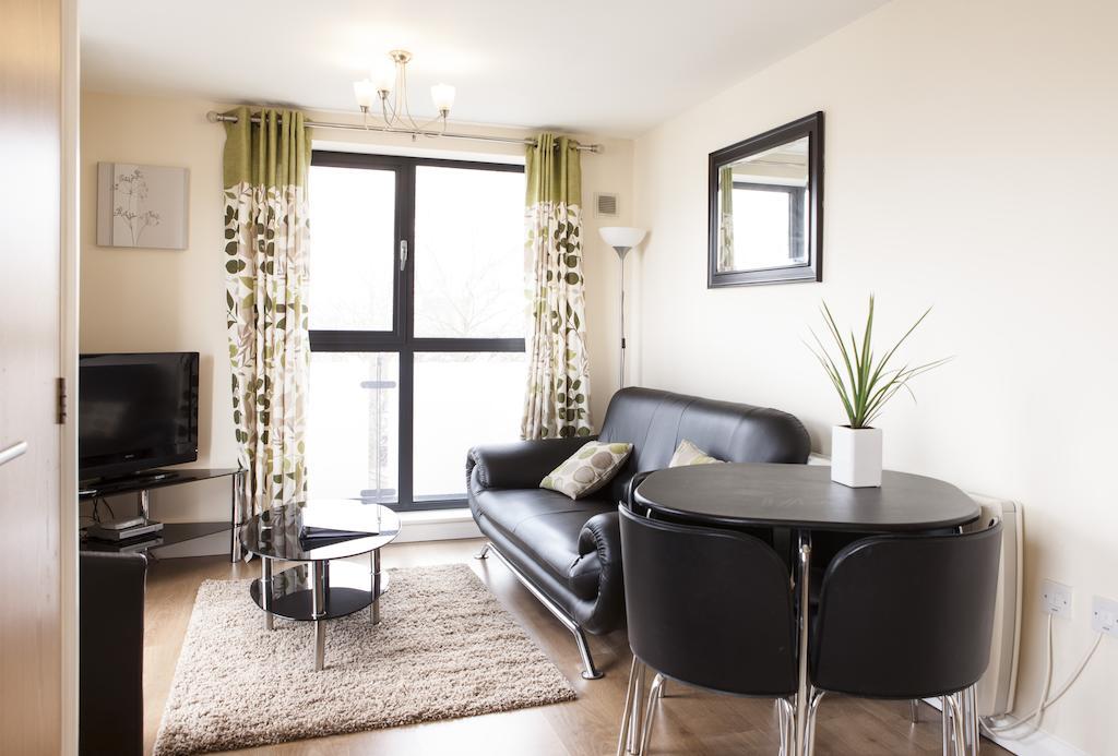 Cheltenham Plaza Apartments Ashchurch المظهر الخارجي الصورة