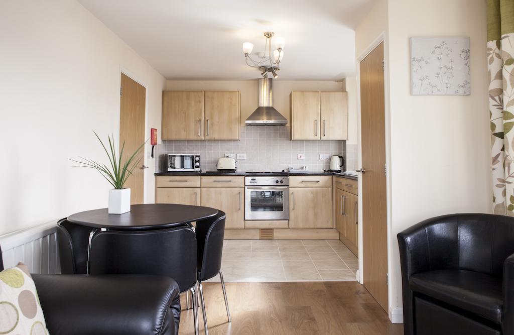 Cheltenham Plaza Apartments Ashchurch المظهر الخارجي الصورة