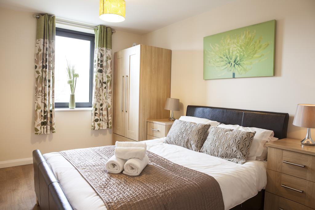 Cheltenham Plaza Apartments Ashchurch المظهر الخارجي الصورة
