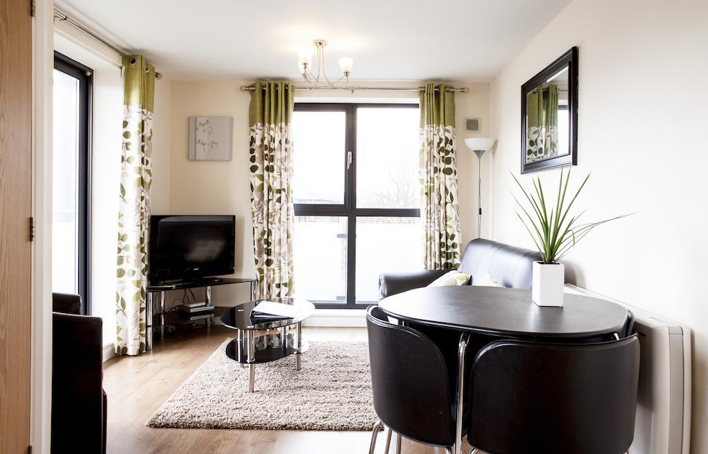 Cheltenham Plaza Apartments Ashchurch المظهر الخارجي الصورة