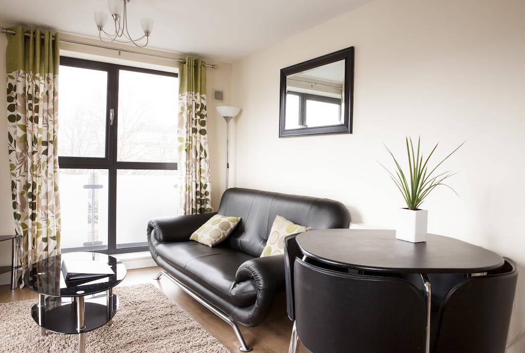 Cheltenham Plaza Apartments Ashchurch المظهر الخارجي الصورة