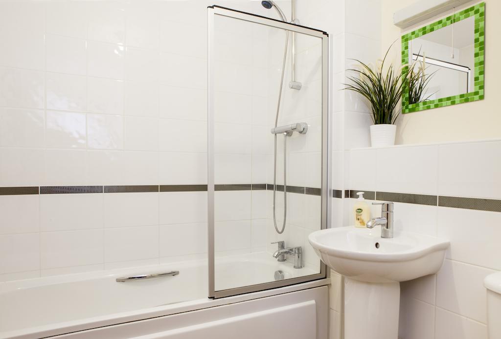 Cheltenham Plaza Apartments Ashchurch المظهر الخارجي الصورة