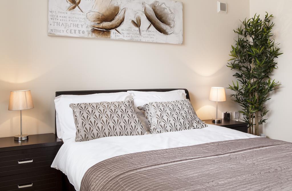 Cheltenham Plaza Apartments Ashchurch المظهر الخارجي الصورة