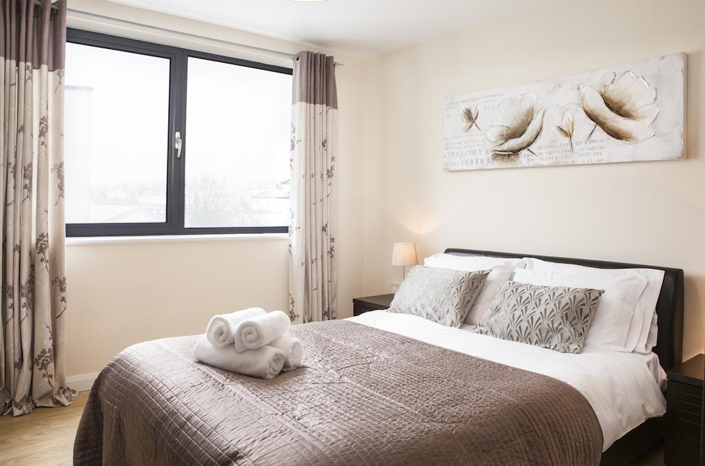 Cheltenham Plaza Apartments Ashchurch المظهر الخارجي الصورة