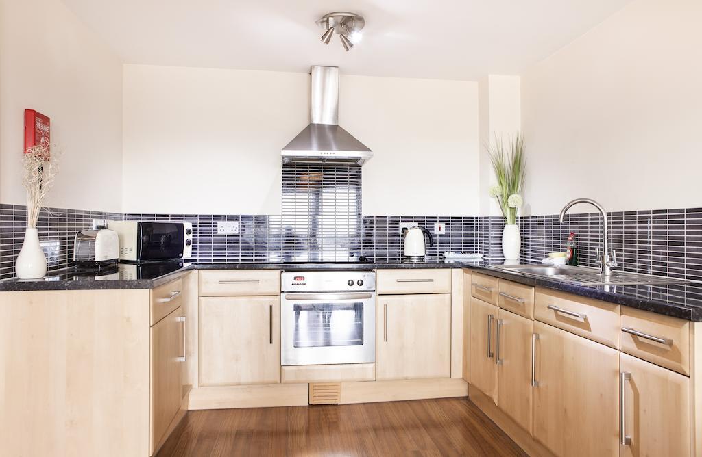 Cheltenham Plaza Apartments Ashchurch المظهر الخارجي الصورة