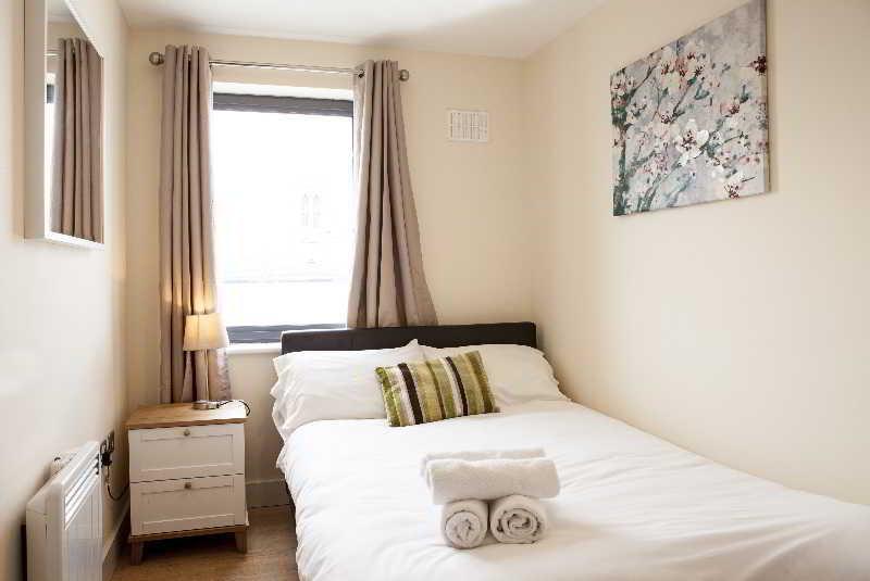 Cheltenham Plaza Apartments Ashchurch المظهر الخارجي الصورة