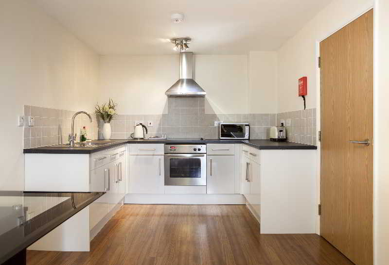 Cheltenham Plaza Apartments Ashchurch المظهر الخارجي الصورة